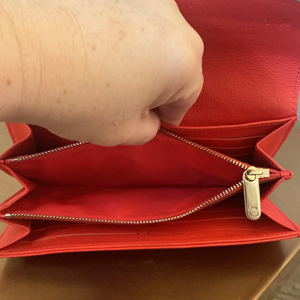 Louis Vuitton Mahina portefeuille Iris leather long wallet